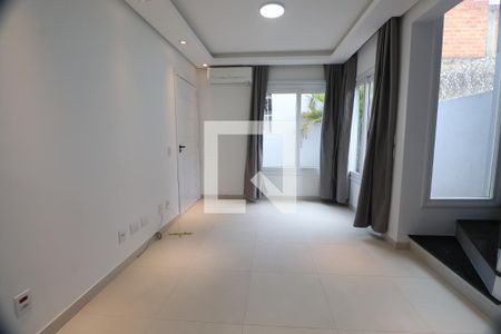 Sala de casa de condomínio para alugar com 2 quartos, 83m² em Centro, Canoas