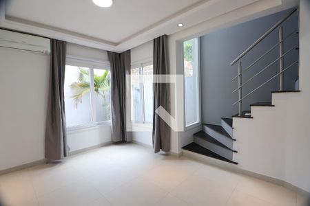 Sala de casa de condomínio para alugar com 2 quartos, 83m² em Centro, Canoas