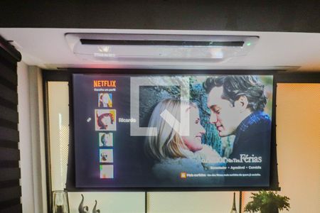 Sala - Tela de projeção de kitnet/studio para alugar com 1 quarto, 42m² em Jardim do Salso, Porto Alegre