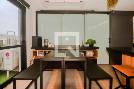 Sala - Mesa Retrátil de kitnet/studio para alugar com 1 quarto, 42m² em Jardim do Salso, Porto Alegre