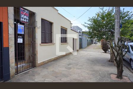 Casa para alugar com 130m², 2 quartos e 2 vagasFachada