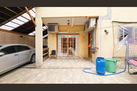 Casa à venda com 140m², 4 quartos e 5 vagas Casa à venda com 140m², 4 quartos e 5 vagasQuintal