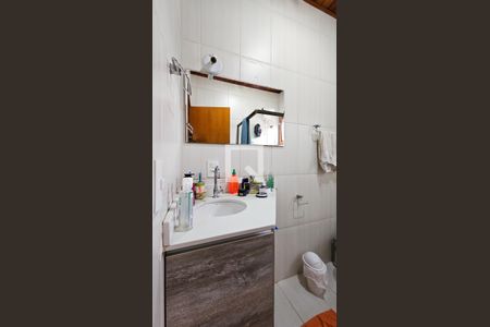 Casa à venda com 140m², 4 quartos e 5 vagas Casa à venda com 140m², 4 quartos e 5 vagasBanheiro 2