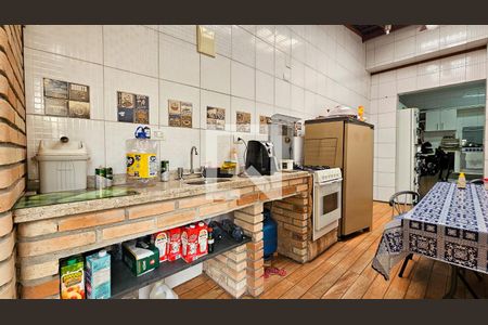 Casa à venda com 140m², 4 quartos e 5 vagas Casa à venda com 140m², 4 quartos e 5 vagasChurrasqueira