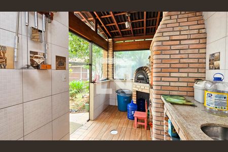 Casa à venda com 140m², 4 quartos e 5 vagas Casa à venda com 140m², 4 quartos e 5 vagasChurrasqueira