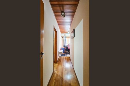 Corredor de casa para alugar com 4 quartos, 140m² em Vila Emir, São Paulo