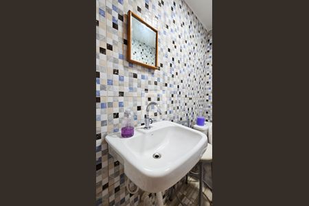 Casa à venda com 140m², 4 quartos e 5 vagas Casa à venda com 140m², 4 quartos e 5 vagasBanheiro 4