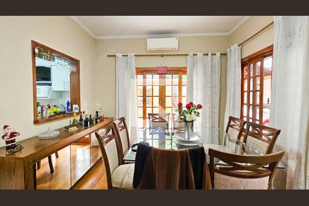 Casa à venda com 140m², 4 quartos e 5 vagas Casa à venda com 140m², 4 quartos e 5 vagasSala de Jantar