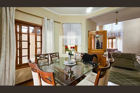 Casa à venda com 140m², 4 quartos e 5 vagas Casa à venda com 140m², 4 quartos e 5 vagasSala de Jantar