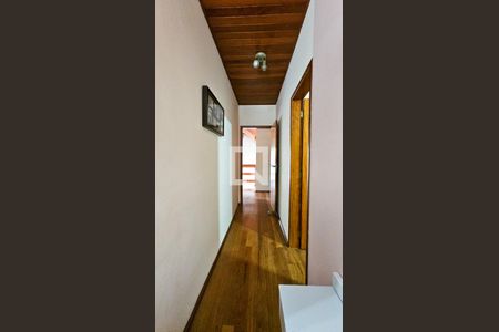 Casa à venda com 140m², 4 quartos e 5 vagas Casa à venda com 140m², 4 quartos e 5 vagasCorredor
