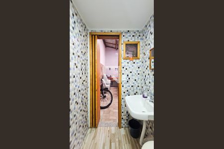 Casa à venda com 140m², 4 quartos e 5 vagas Casa à venda com 140m², 4 quartos e 5 vagasBanheiro 4