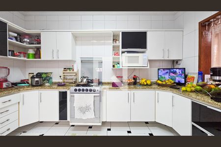 Casa à venda com 140m², 4 quartos e 5 vagas Casa à venda com 140m², 4 quartos e 5 vagasCozinha