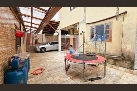 Casa à venda com 140m², 4 quartos e 5 vagas Casa à venda com 140m², 4 quartos e 5 vagasQuintal