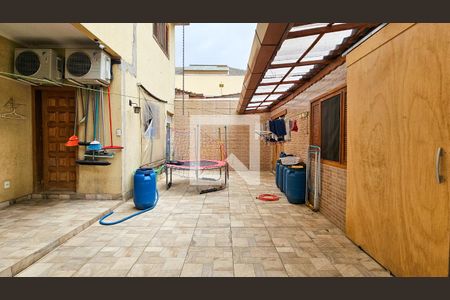 Quintal de casa para alugar com 4 quartos, 140m² em Vila Emir, São Paulo