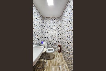 Banheiro 4 de casa para alugar com 4 quartos, 140m² em Vila Emir, São Paulo
