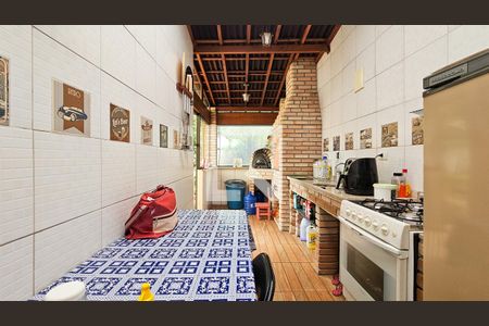 Casa à venda com 140m², 4 quartos e 5 vagas Casa à venda com 140m², 4 quartos e 5 vagasChurrasqueira
