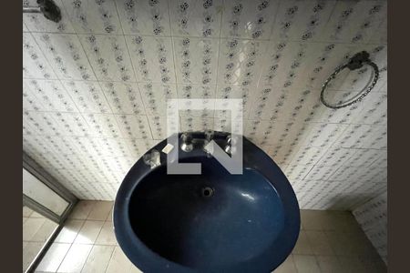 Casa à venda com 200m², 3 quartos e 4 vagas Casa à venda com 200m², 3 quartos e 4 vagasBanheiro Corredor