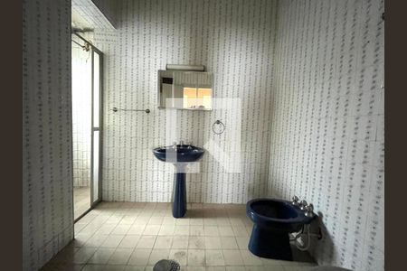 Casa à venda com 200m², 3 quartos e 4 vagas Casa à venda com 200m², 3 quartos e 4 vagasBanheiro Corredor