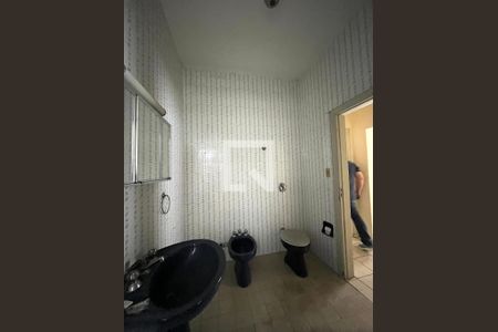 Casa à venda com 200m², 3 quartos e 4 vagas Casa à venda com 200m², 3 quartos e 4 vagasBanheiro Corredor