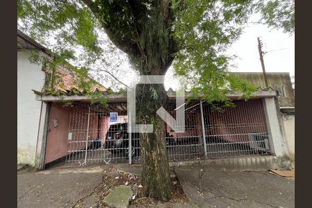 Casa à venda com 200m², 3 quartos e 4 vagas Casa à venda com 200m², 3 quartos e 4 vagasFachada