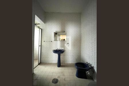 Casa à venda com 200m², 3 quartos e 4 vagas Casa à venda com 200m², 3 quartos e 4 vagasBanheiro Corredor