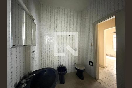 Casa à venda com 200m², 3 quartos e 4 vagas Casa à venda com 200m², 3 quartos e 4 vagasBanheiro Corredor