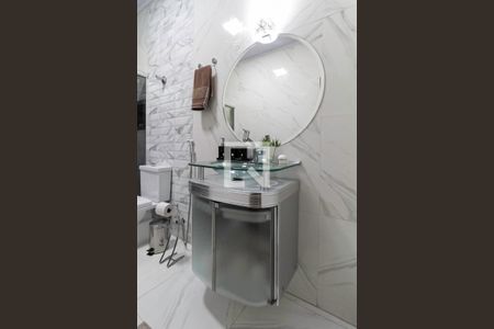 Casa à venda com 360m², 2 quartos e 1 vaga Casa à venda com 360m², 2 quartos e 1 vagaBanheiro social