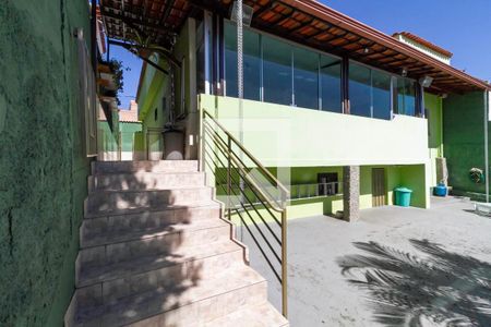 Casa à venda com 360m², 2 quartos e 1 vaga Casa à venda com 360m², 2 quartos e 1 vagaQuintal