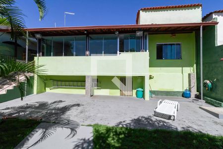 Casa à venda com 360m², 2 quartos e 1 vaga Casa à venda com 360m², 2 quartos e 1 vagaQuintal