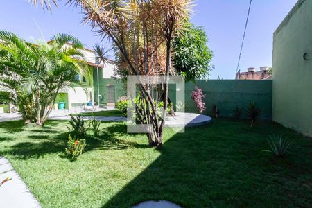 Casa à venda com 360m², 2 quartos e 1 vaga Casa à venda com 360m², 2 quartos e 1 vagaQuintal