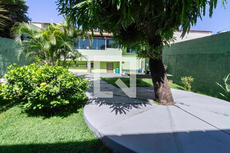 Casa à venda com 360m², 2 quartos e 1 vaga Casa à venda com 360m², 2 quartos e 1 vagaQuintal