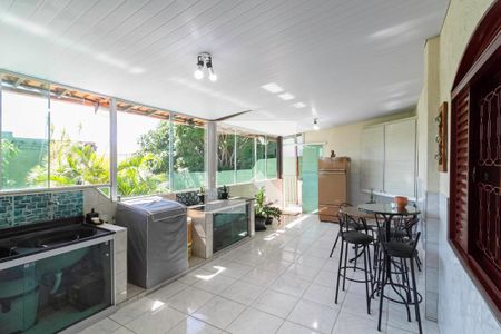 Casa à venda com 360m², 2 quartos e 1 vaga Casa à venda com 360m², 2 quartos e 1 vagaÁrea de serviço