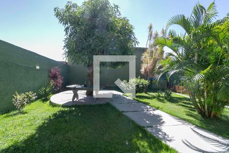 Casa à venda com 360m², 2 quartos e 1 vaga Casa à venda com 360m², 2 quartos e 1 vagaQuintal