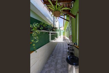 Casa à venda com 360m², 2 quartos e 1 vaga Casa à venda com 360m², 2 quartos e 1 vagaCorredor