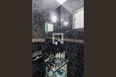 Casa à venda com 360m², 2 quartos e 1 vaga Casa à venda com 360m², 2 quartos e 1 vagaBanheiro da suíte