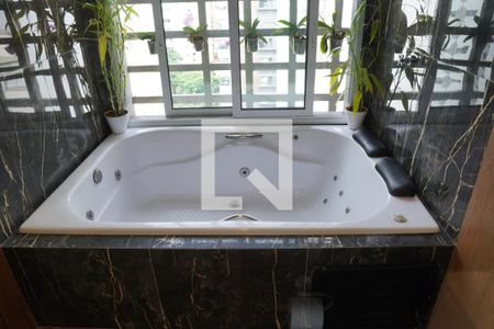 Apartamento à venda com 112m², 2 quartos e 2 vagasBanheiro da Suíte