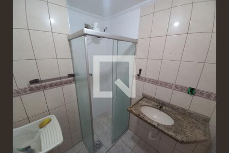 Banheiro de apartamento para alugar com 1 quarto, 30m² em Centro, São Vicente
