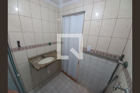 Banheiro de apartamento para alugar com 1 quarto, 30m² em Centro, São Vicente