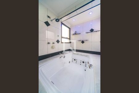 Apartamento à venda com 400m², 4 quartos e 8 vagasBanheiro do Quarto 4