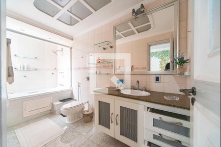 Apartamento à venda com 400m², 4 quartos e 8 vagasBanheiro do Quarto 3