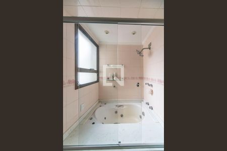 Apartamento à venda com 400m², 4 quartos e 8 vagasBanheiro do Quarto 3