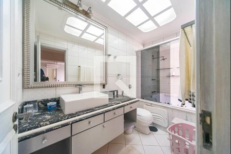 Apartamento à venda com 400m², 4 quartos e 8 vagasBanheiro do Quarto 2