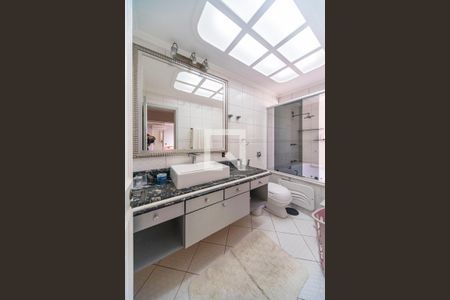 Apartamento à venda com 400m², 4 quartos e 8 vagasBanheiro do Quarto 2