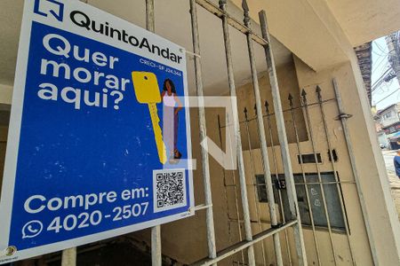 Casa à venda com 100m², 3 quartos e 2 vagas Casa à venda com 100m², 3 quartos e 2 vagasFachada