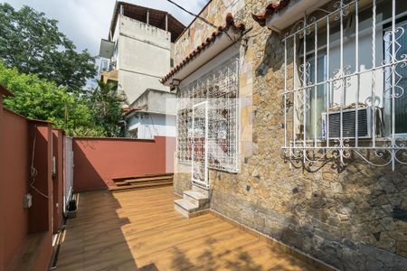 Casa à venda com 200m², 3 quartos e 5 vagasVaranda da frente