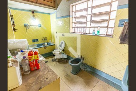 Casa à venda com 240m², 4 quartos e 1 vagaBanheiro