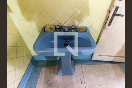 Casa à venda com 240m², 4 quartos e 1 vagaBanheiro