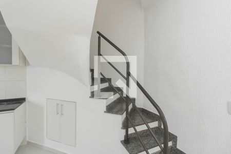 Casa de condomínio à venda com 92m², 3 quartos e 2 vagasEscada