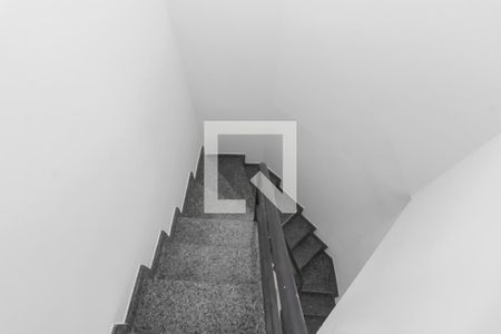 Casa de condomínio à venda com 92m², 3 quartos e 2 vagasEscada