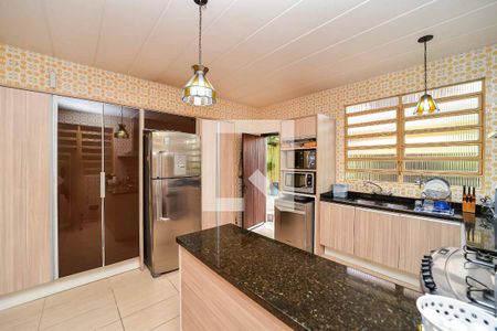 Casa à venda com 423m², 5 quartos e 3 vagasCozinha